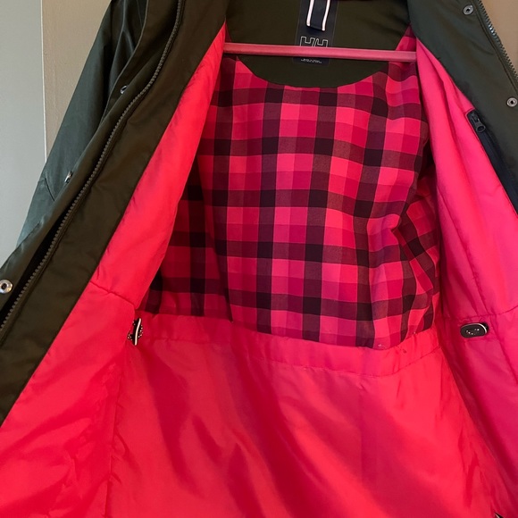 Helly hansen women’s fur hooded winter coat. - Picture 2 of 6